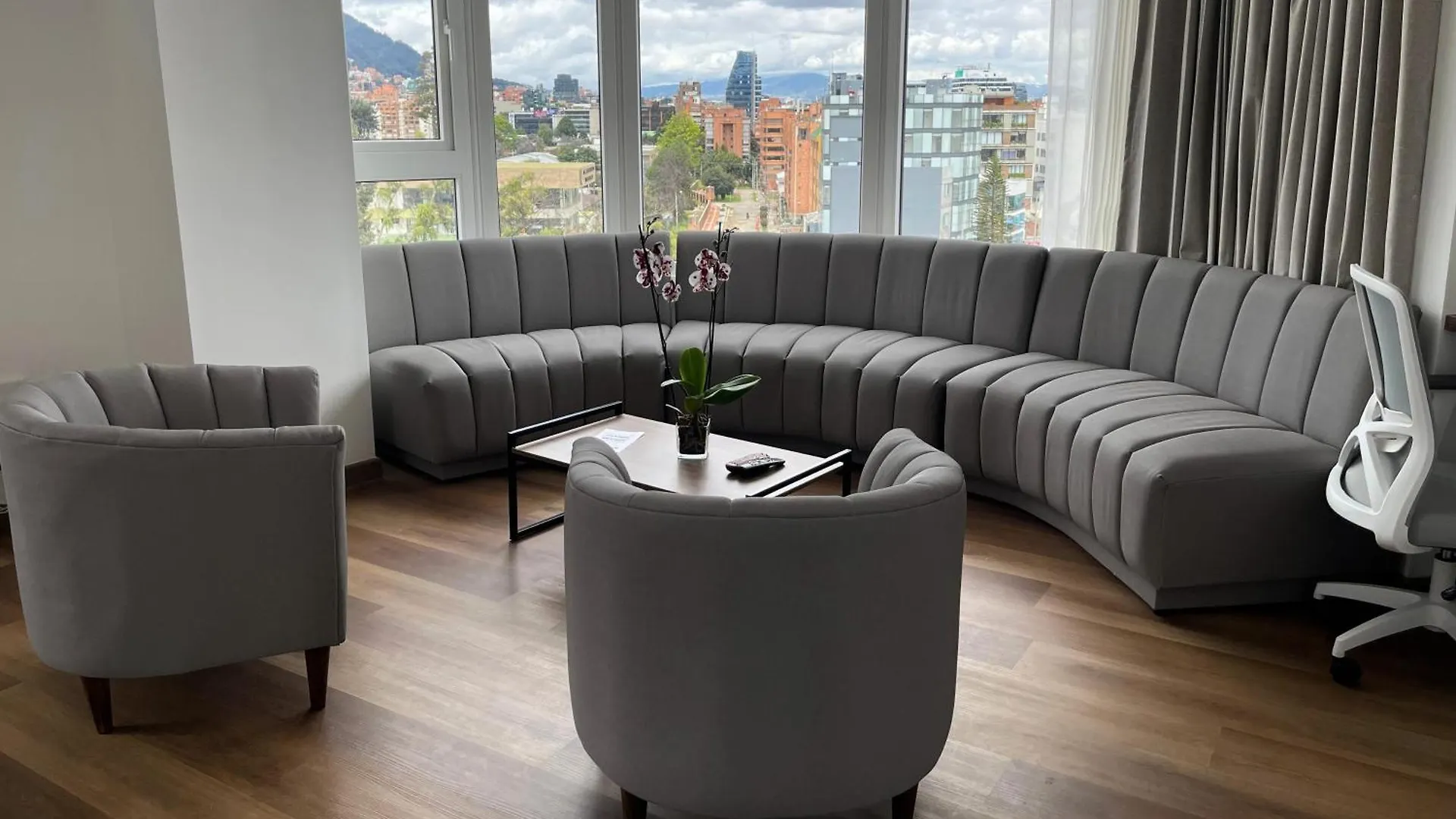 Vou Suites Bogota 4*,